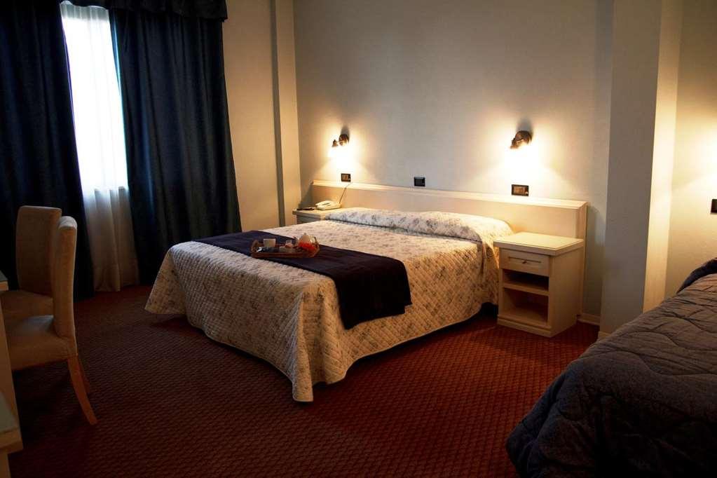Il Grifo Hotel E Bisteccheria Toscana Montepulciano Bilik gambar