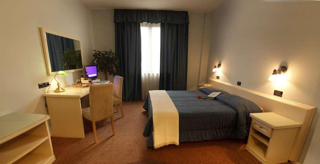 Il Grifo Hotel E Bisteccheria Toscana Montepulciano Bilik gambar